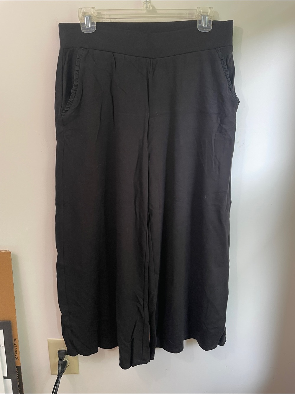 NWT Gibson Black Cropped Wide Leg Knit Ruffle Pocket Pull-On Pants Size M